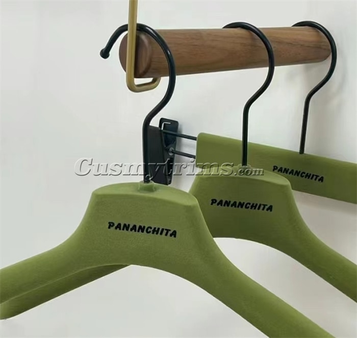 Green velvet hangers 130